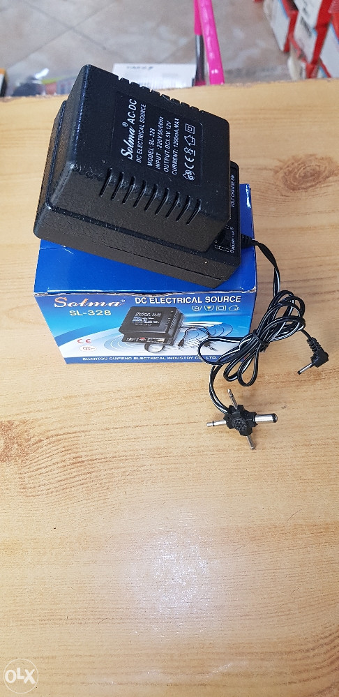 Univerzalni adapter 220v 50/60Hz 1.5V-12V 1200mA